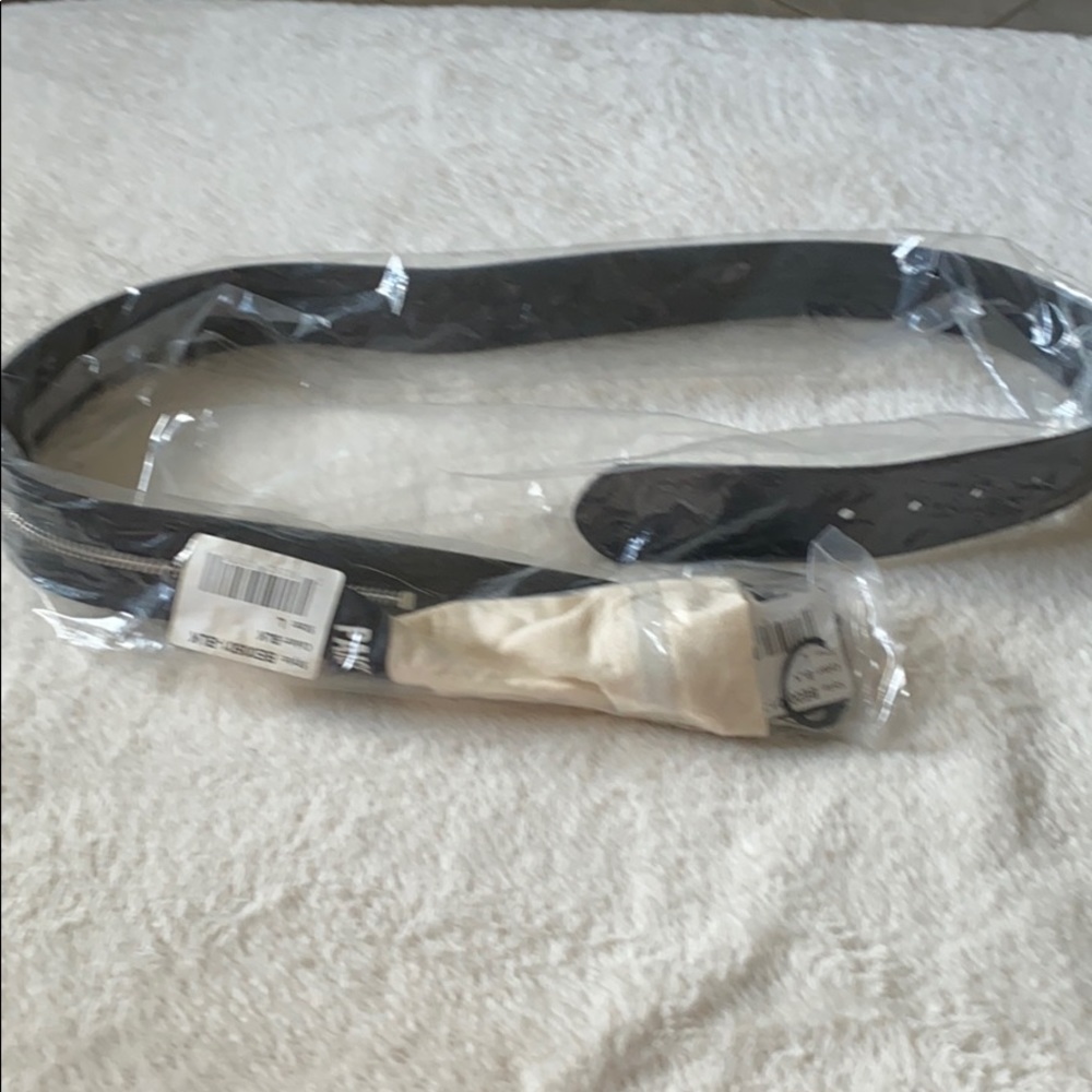 📍NWT📍Paige Black & Silver Zipper Detail Belt